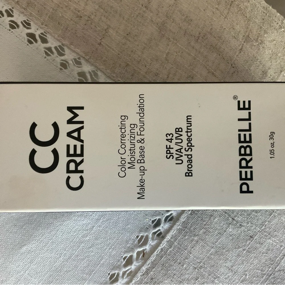 CC Cream Foundation - Cream - Picture 2 of 5